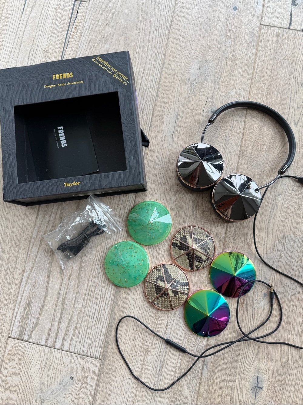 Frends Taylor gunmetal wireless Headphones, 3 extra pairs of caps